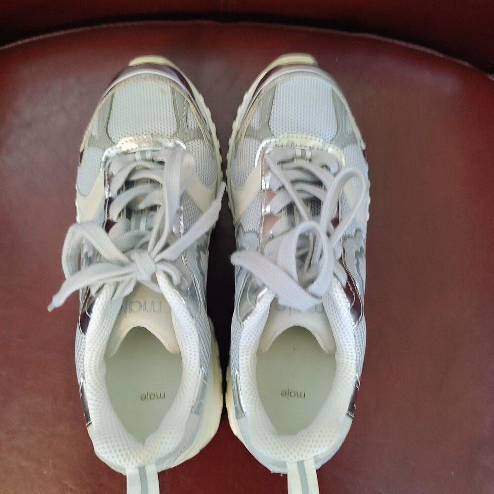 Maje Clover-Embroidered Chunky Sole Low-Top Trainers in Gray